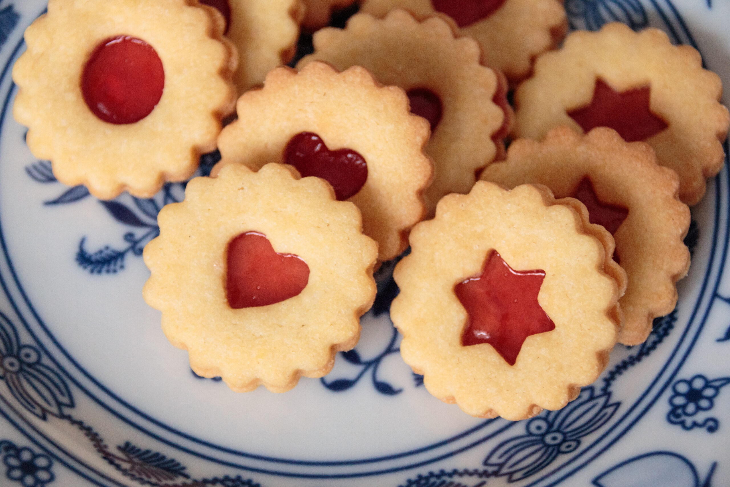 Teller mit Linzer Kränzchen